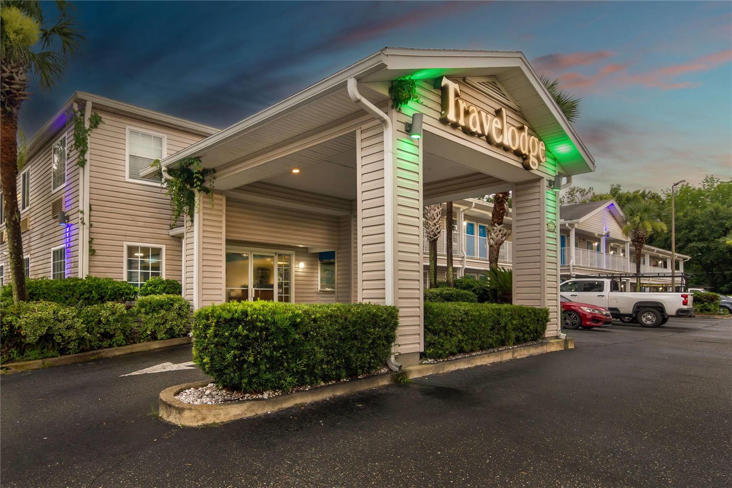 Travelodge Suites by Wyndham MacClenny 14/17
