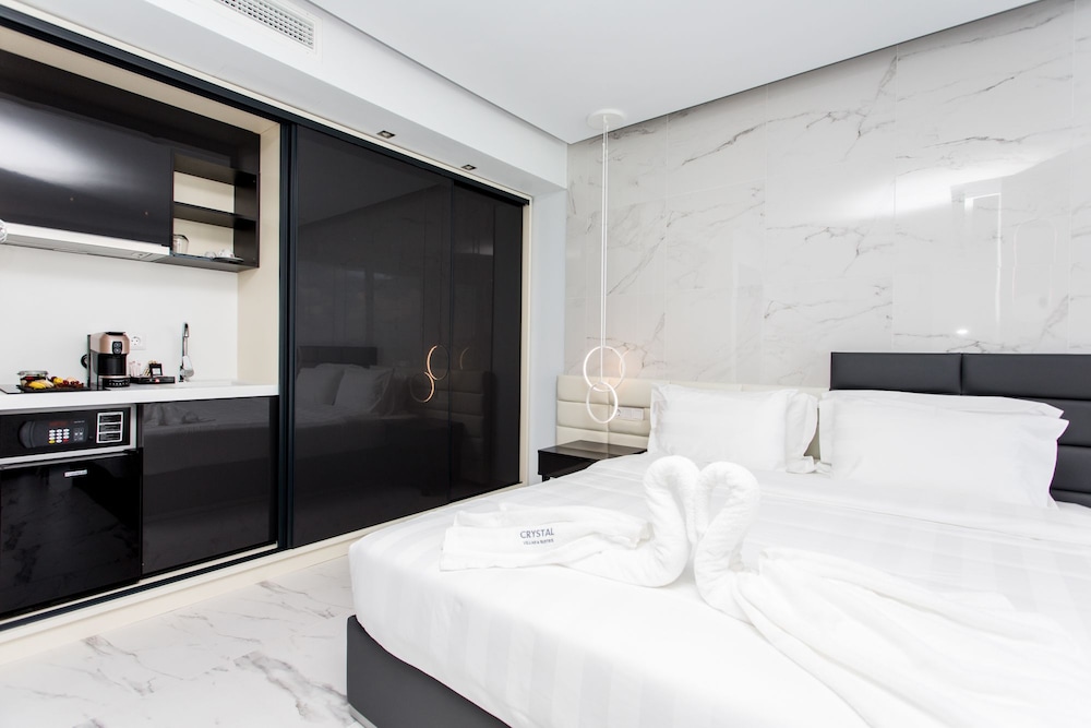 Crystal Villas & Suites 5/39