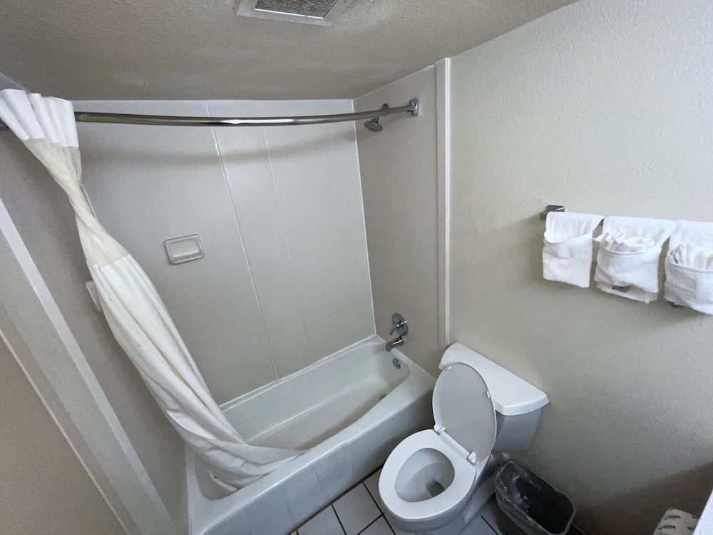 غرفة قياسية بسريرين كوين للمدخنين، Quality Inn Fort Smith I-540 3/3
