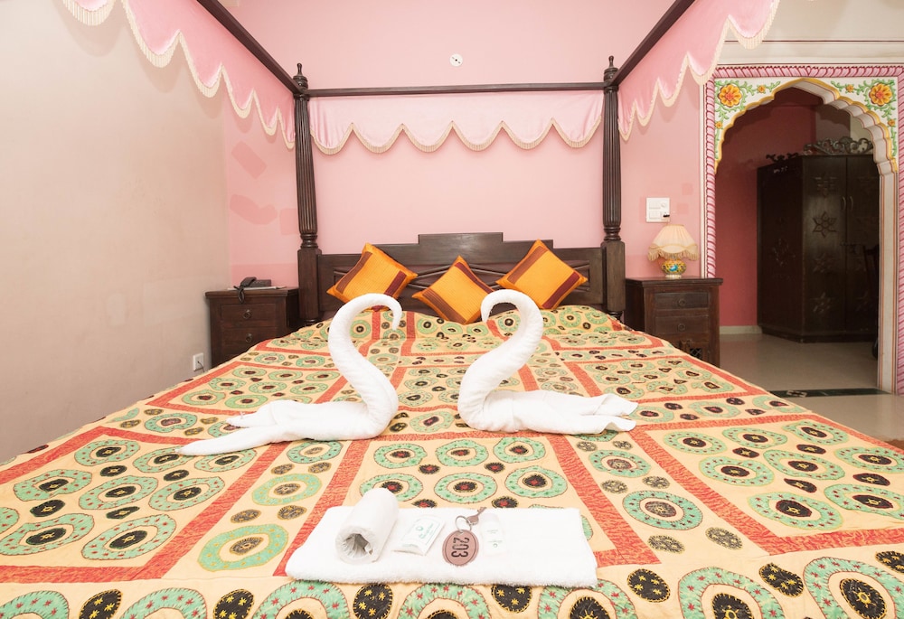 1 BEDROOM, HONEYMOON, SUITE