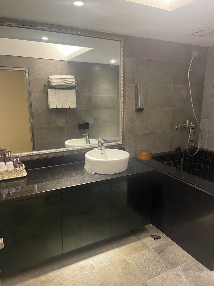 JBG Hot Spring Resort Hotel 57/64