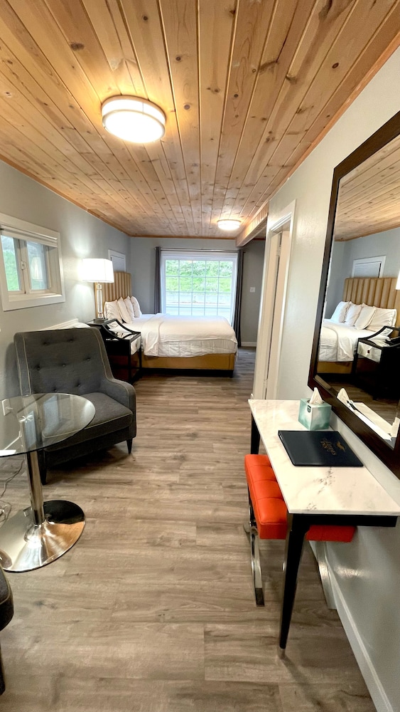 Tides Inn Suites 43/75