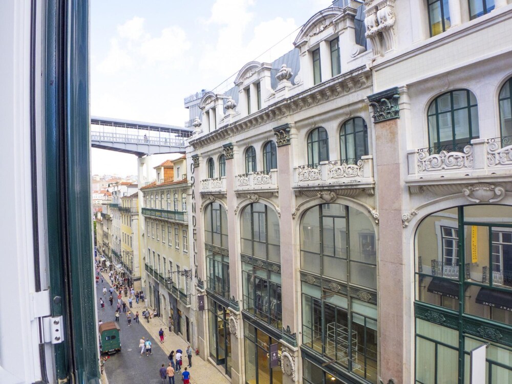Lv Premier Chiado Ch 8/50