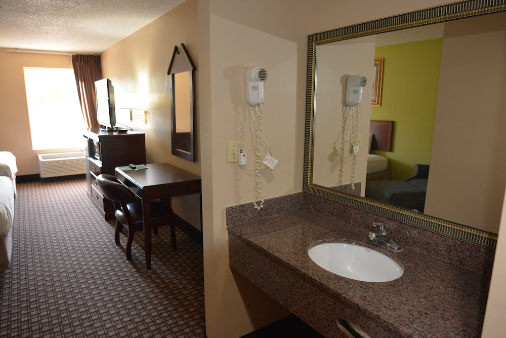 Jameson Inn & Suites Hazlehurst 25/37