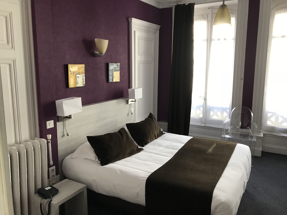 Hôtel de Paris 16/37