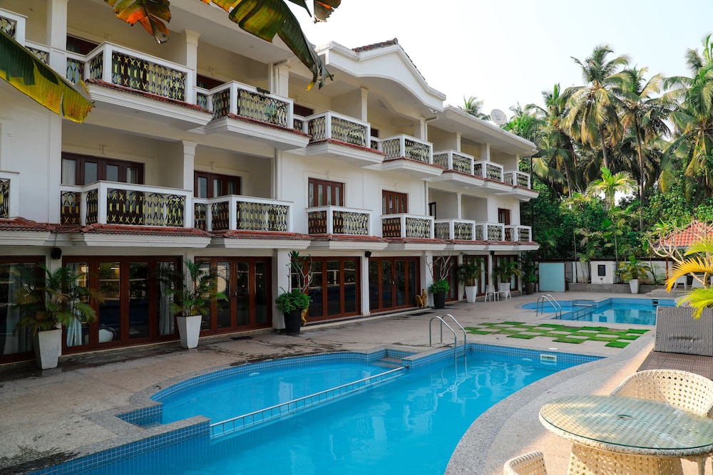 White Pearl Suites by Rosetum in Arpora
