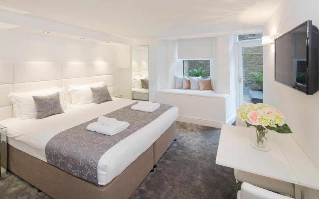 Studio, Suite