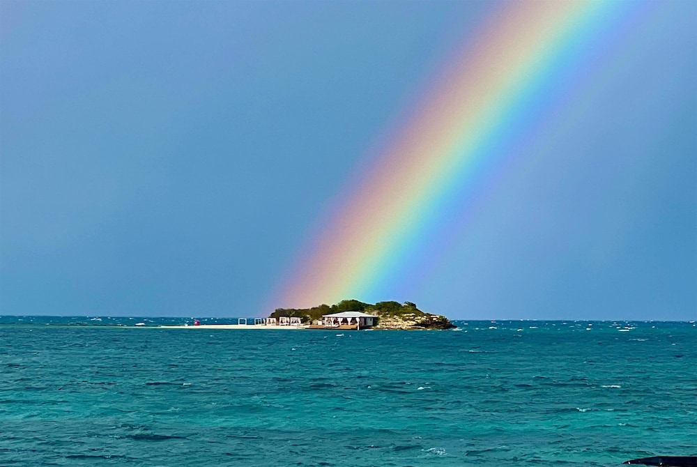 Hodges Bay Resort & Spa, an HQ Luxury Resort & Residences 63/67
