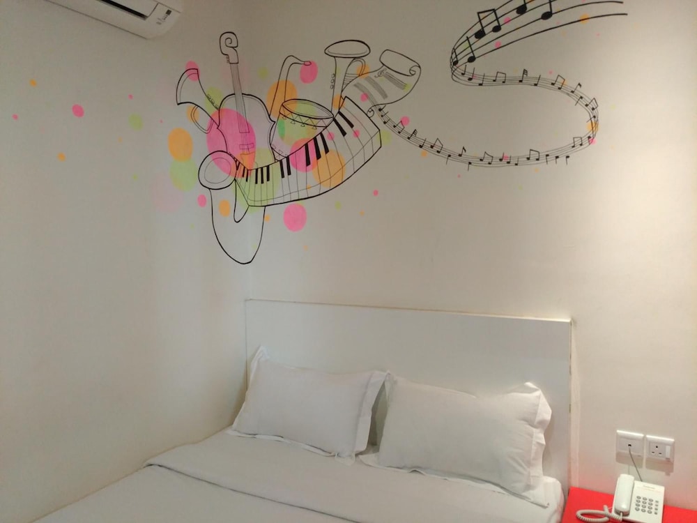 Hotel Strawberry Fields 19/48