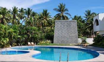 The Paradise Isle Beach Resort 20/23