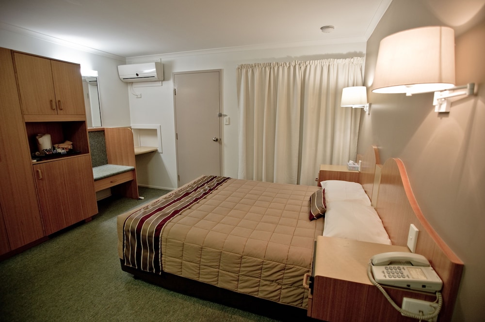 Centrepoint Motor Inn 8/19