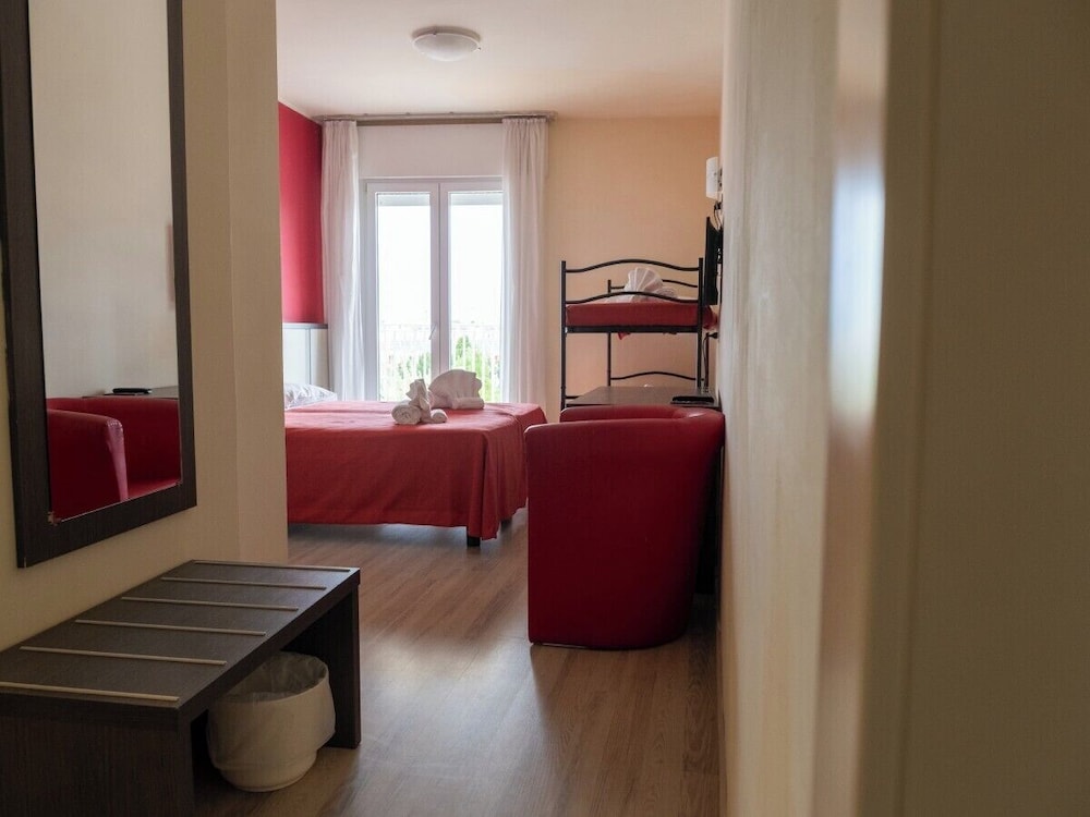 HOTEL ALEXANDER 21/32