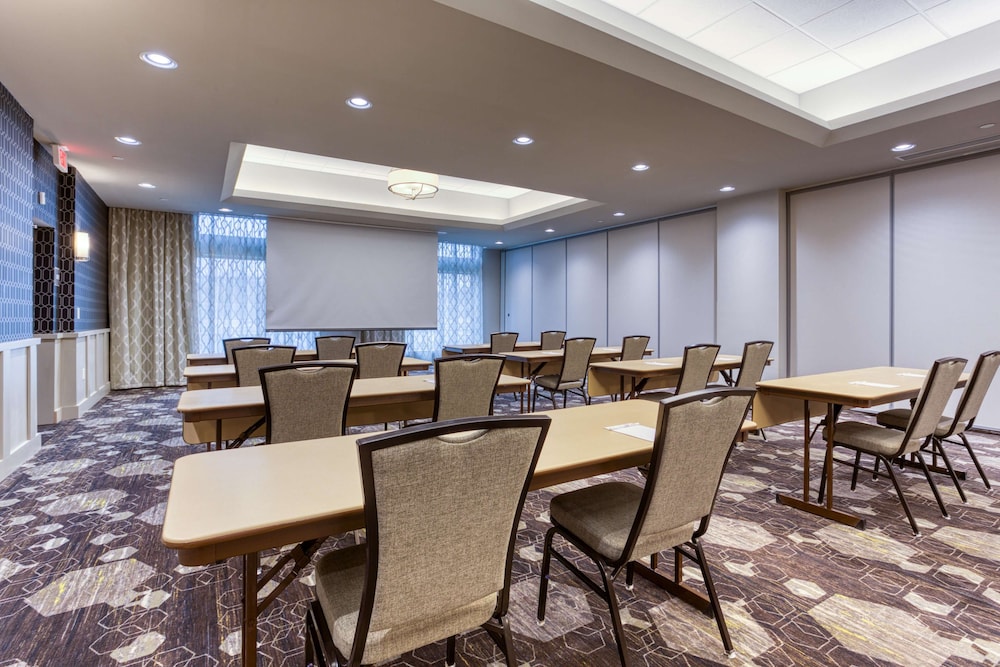 Drury Inn & Suites Cleveland Beachwood 41/50