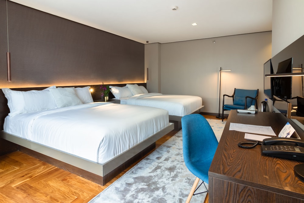Ramada Encore by Wyndham Makati 10/50