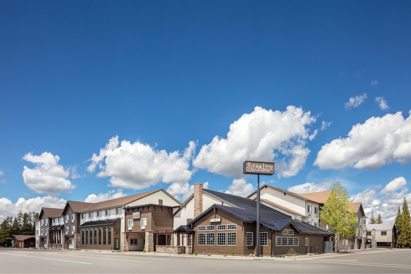 Starlite Yellowstone, Tapestry Collection by Hilton 3/54