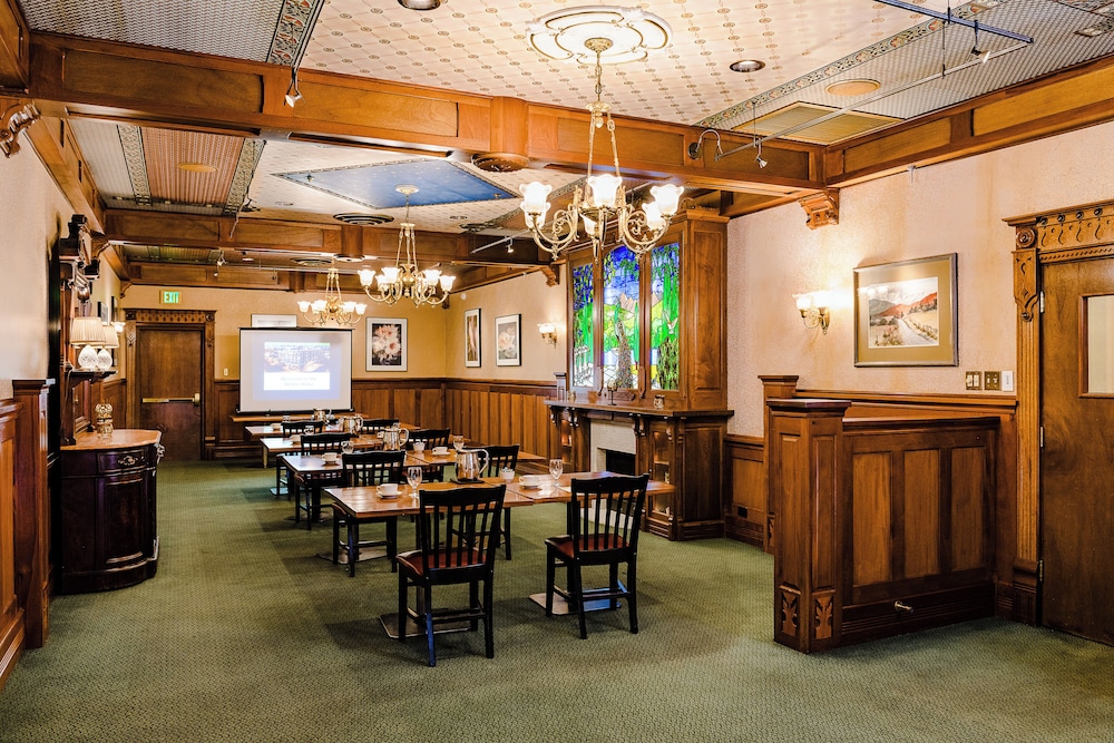 HISTORIC STRATER HOTEL 55/68