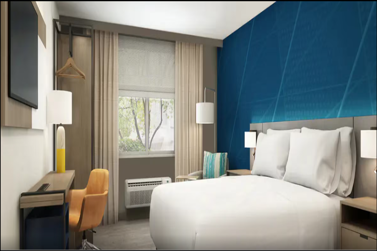 Comfort Inn & Suites Penticton, BC 3/8