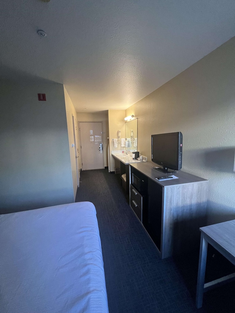 SureStay by Best Western Wells 8/36