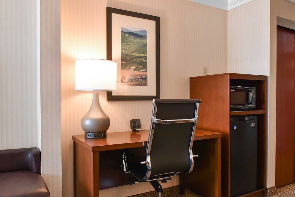 Comfort Suites Downtown Carlisle 35/37