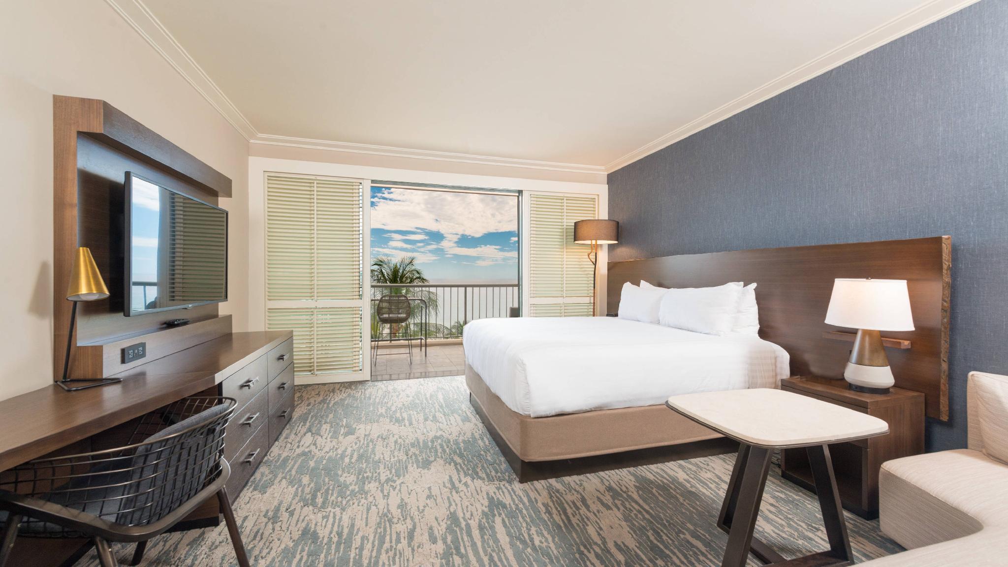Ocean, Guest Room, Premier, King Bed, Ocean View, Balcony