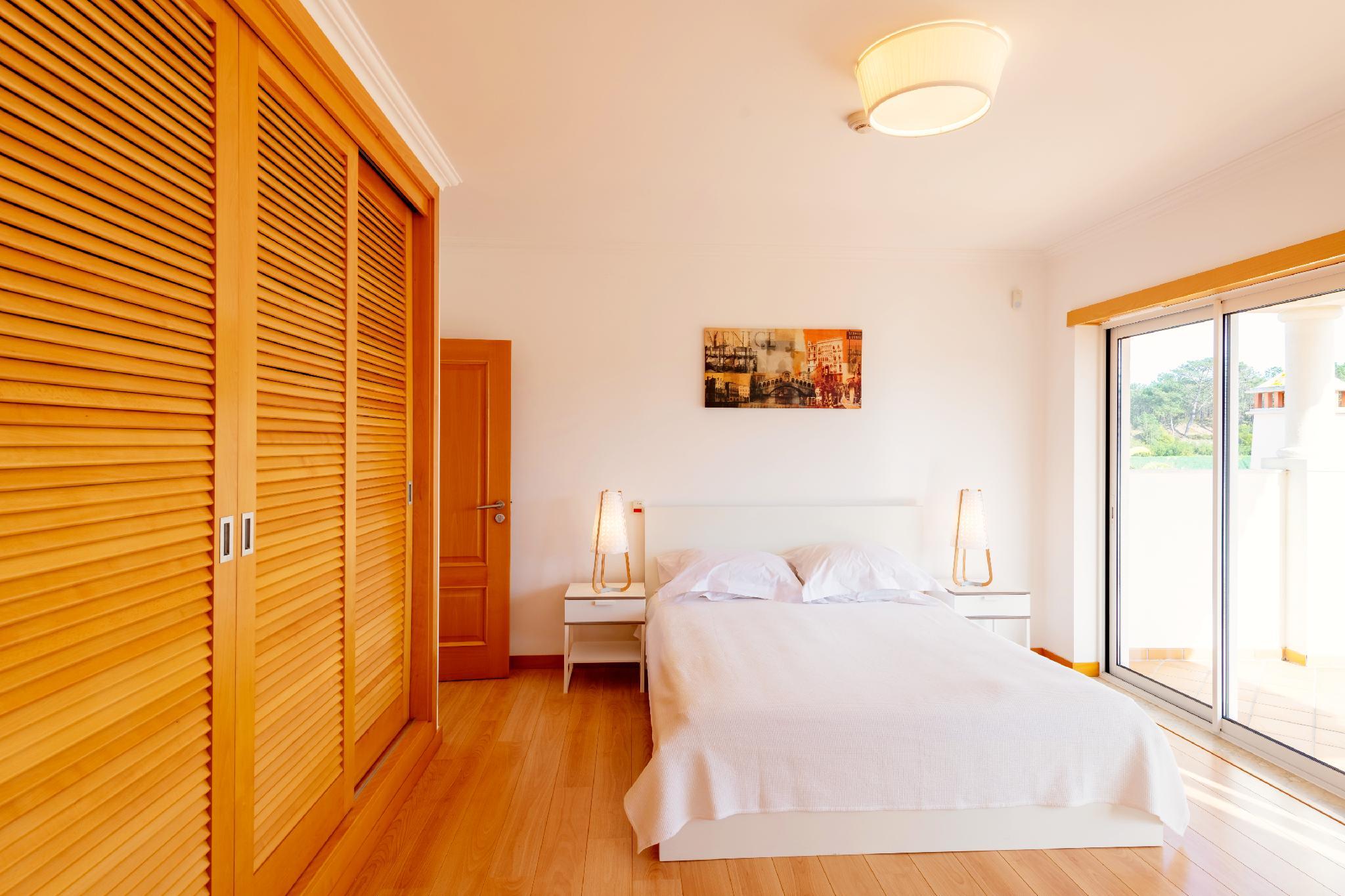 4 Bedrooms, Pool, Villa