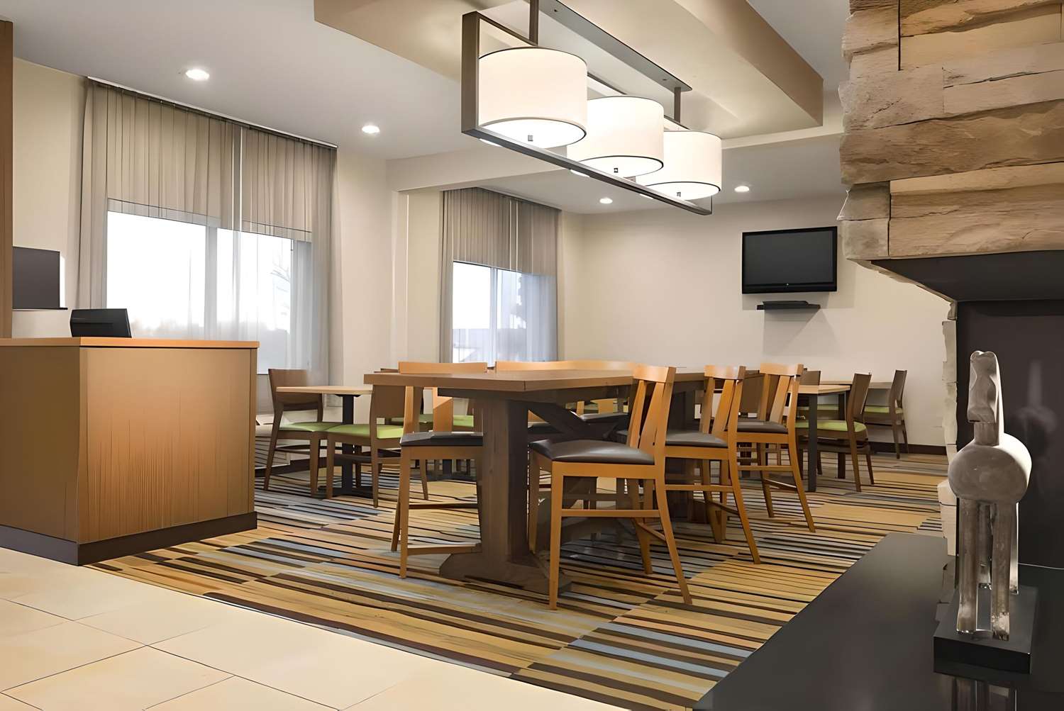 Dubuque Inn & Suites 8/9