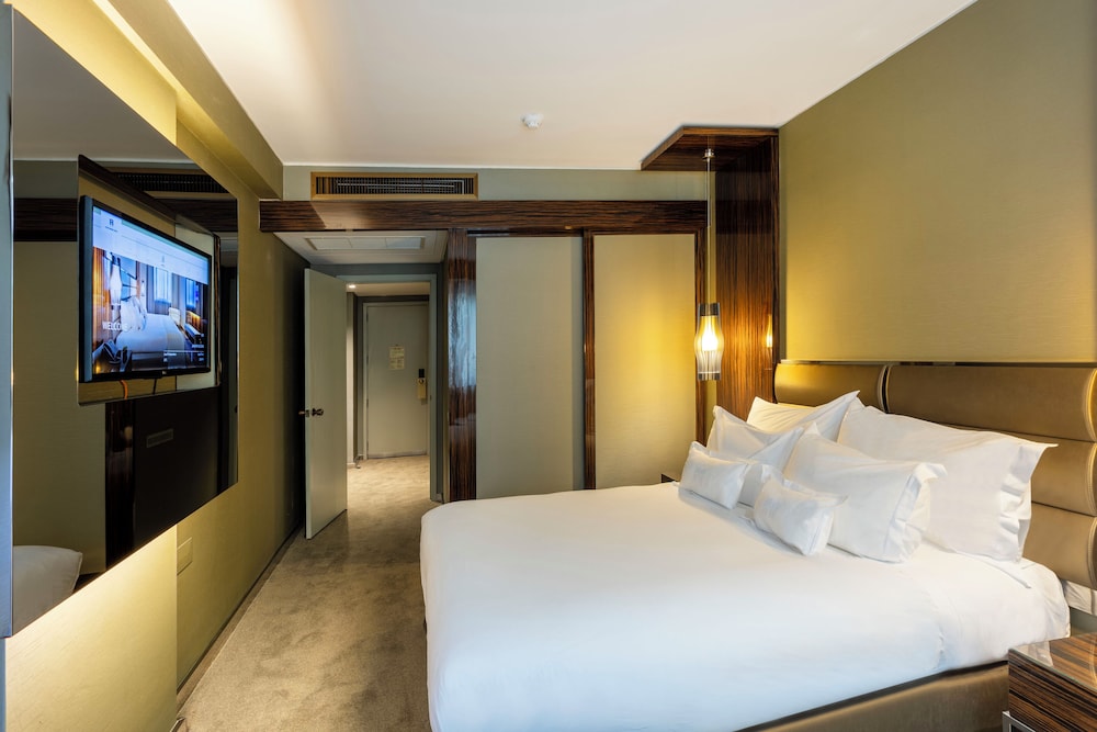 DELUXE, QUEEN BED