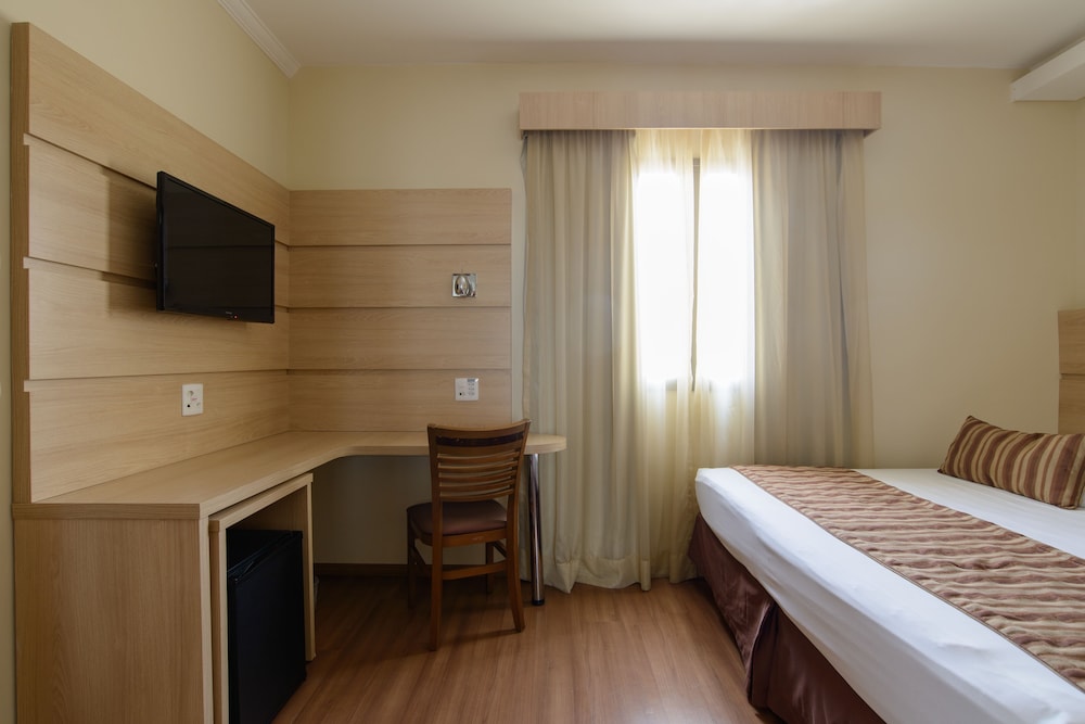 Faro Hotel 10/50