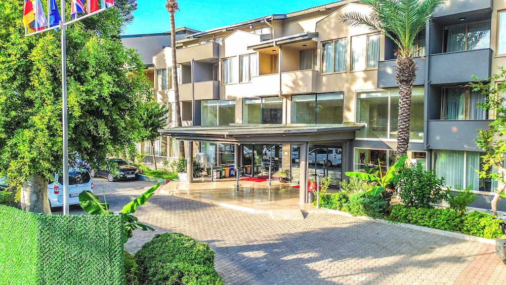 Senza Sunset Beach Hotel 10/87