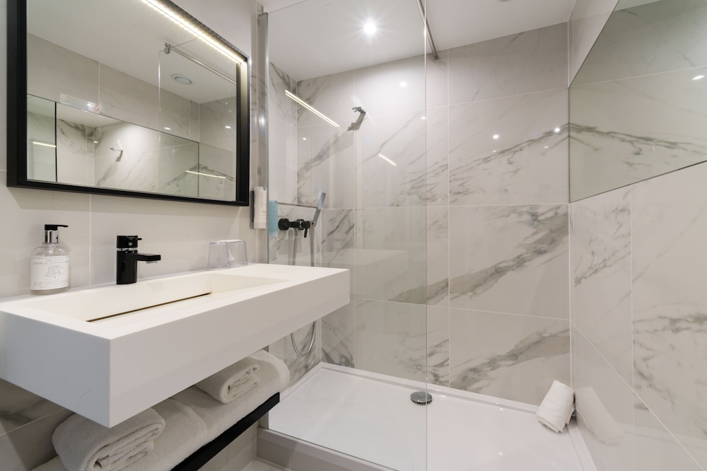 Best Western Plus Paris Meudon Ermitage 24/55