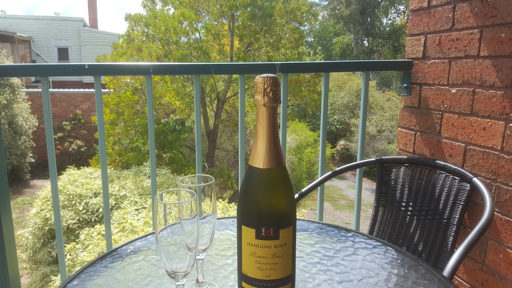 HEPBURN SPRINGS MOTOR INN 43/50