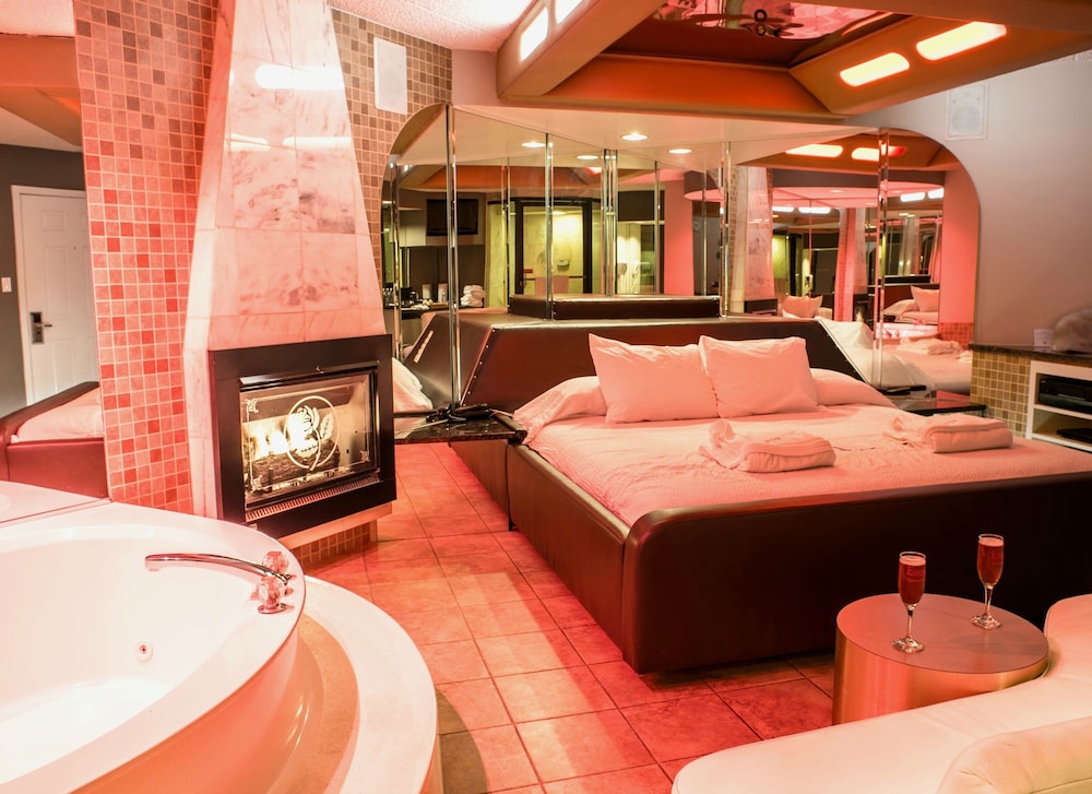 Essence Suites 25/28