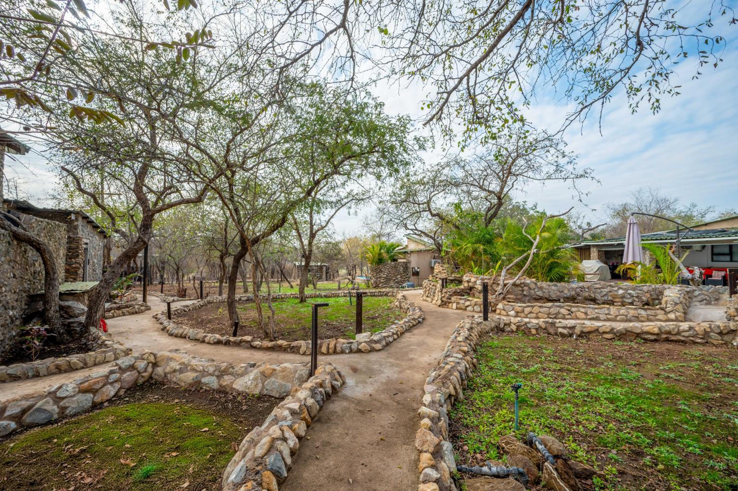 Foxy Crocodile Bush Retreat & Kruger Safaris 39/43