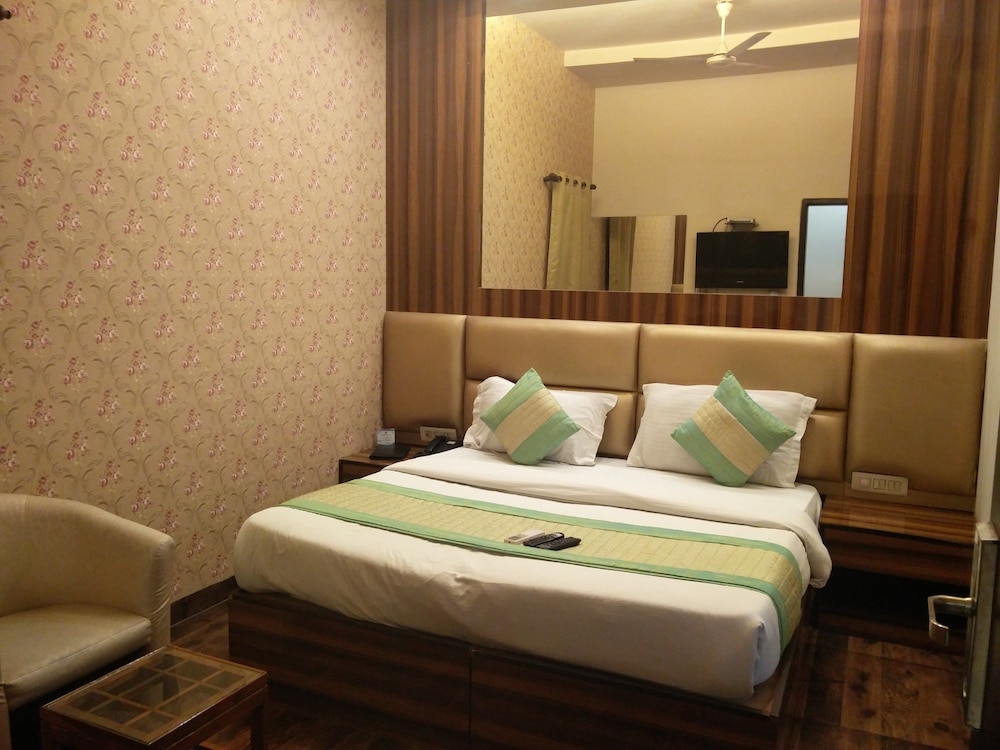 RUPAM HOTEL 16/72