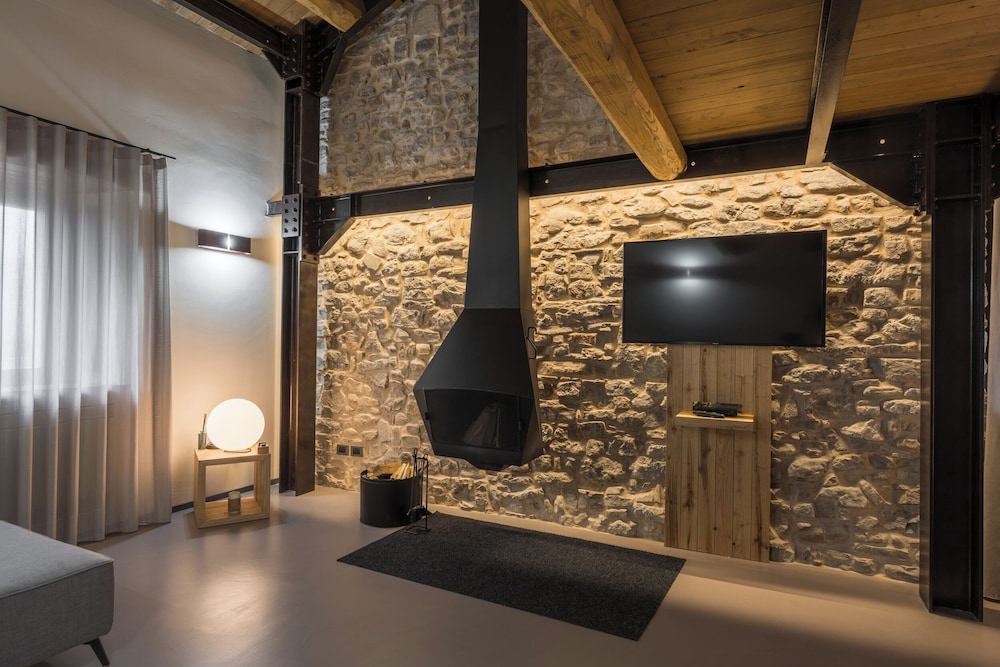 Borgo Tufi Albergo Diffuso 40/50