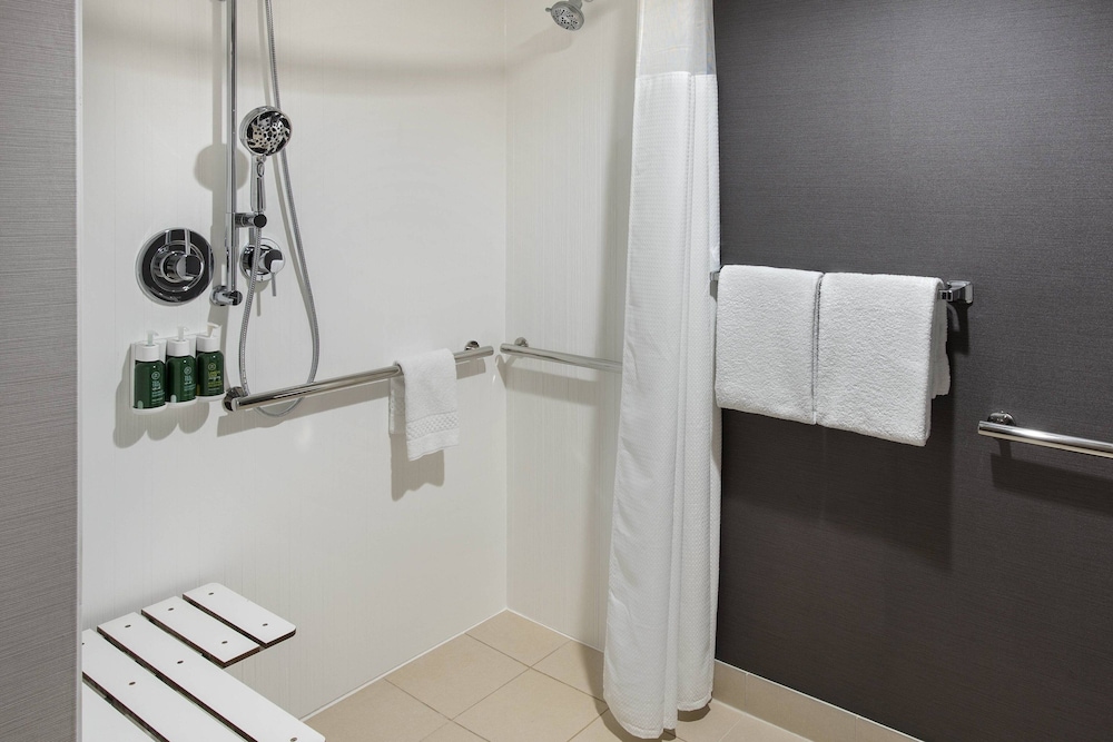 Courtyard By Marriott Poughkeepsie 10/32