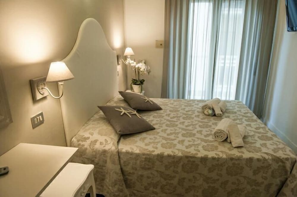 Ermeti Hotel 7/40