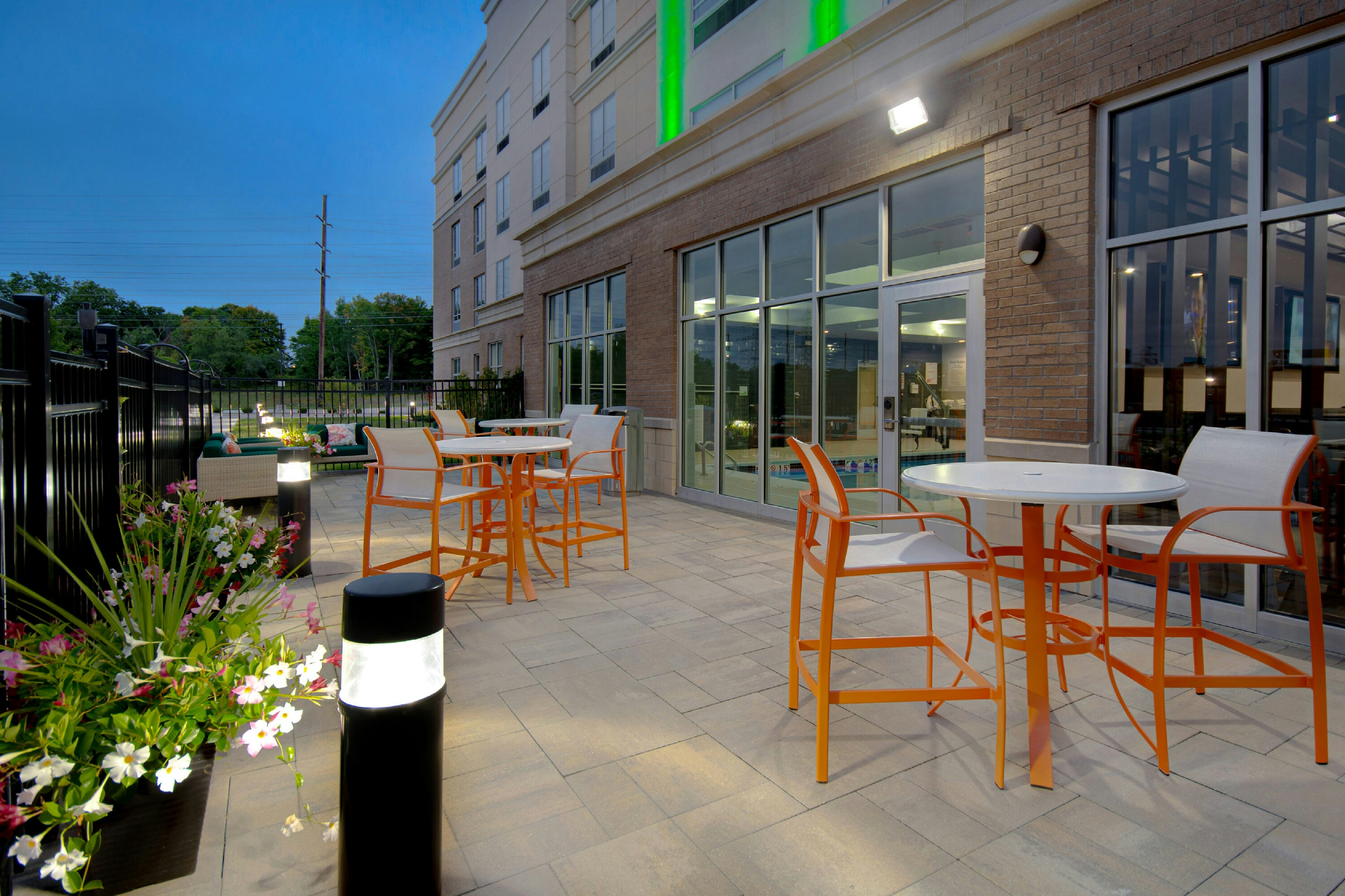 Holiday Inn Grand Rapids North 69/71