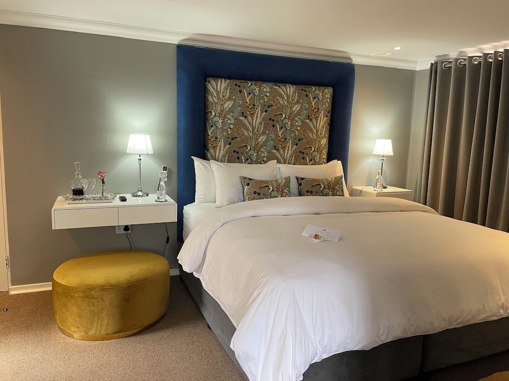 Room, King Bed, 2 Queen Beds, Garden Floor