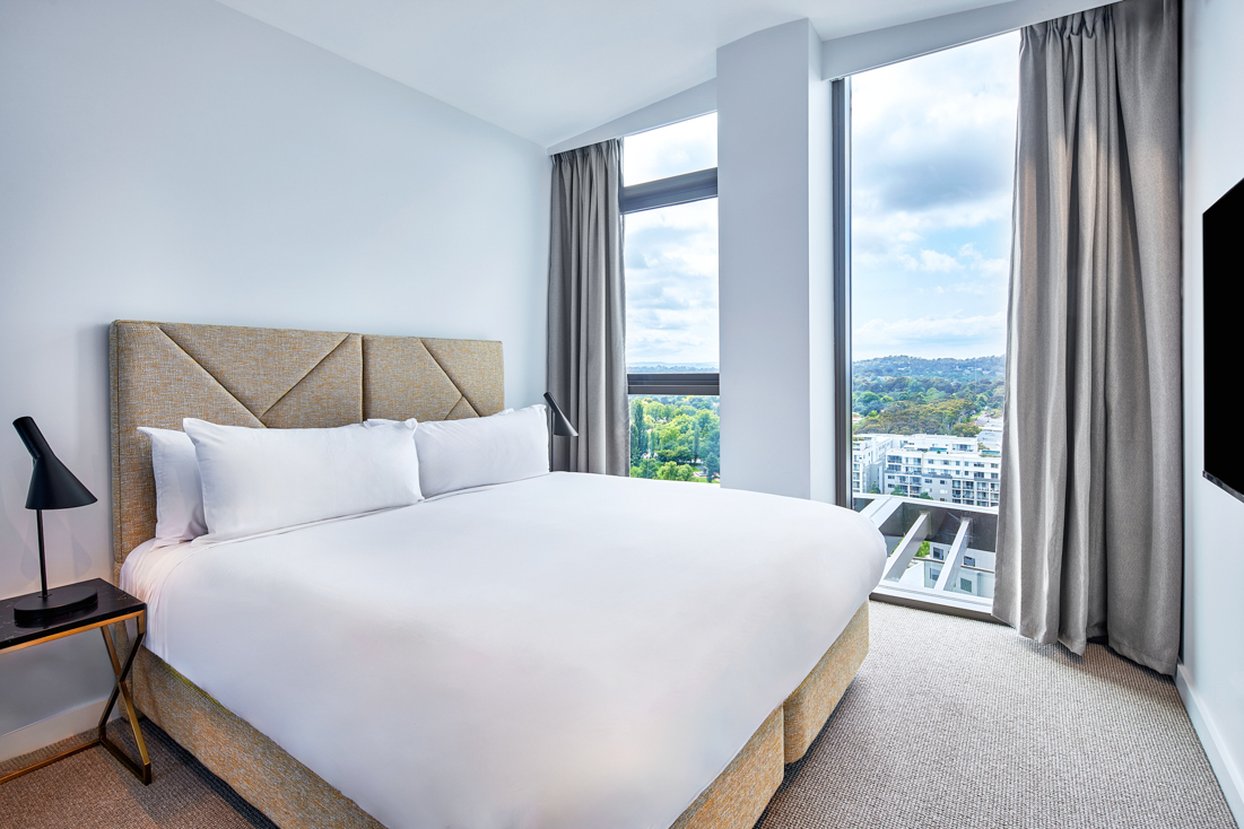 Meriton Suites Canberra 18/50
