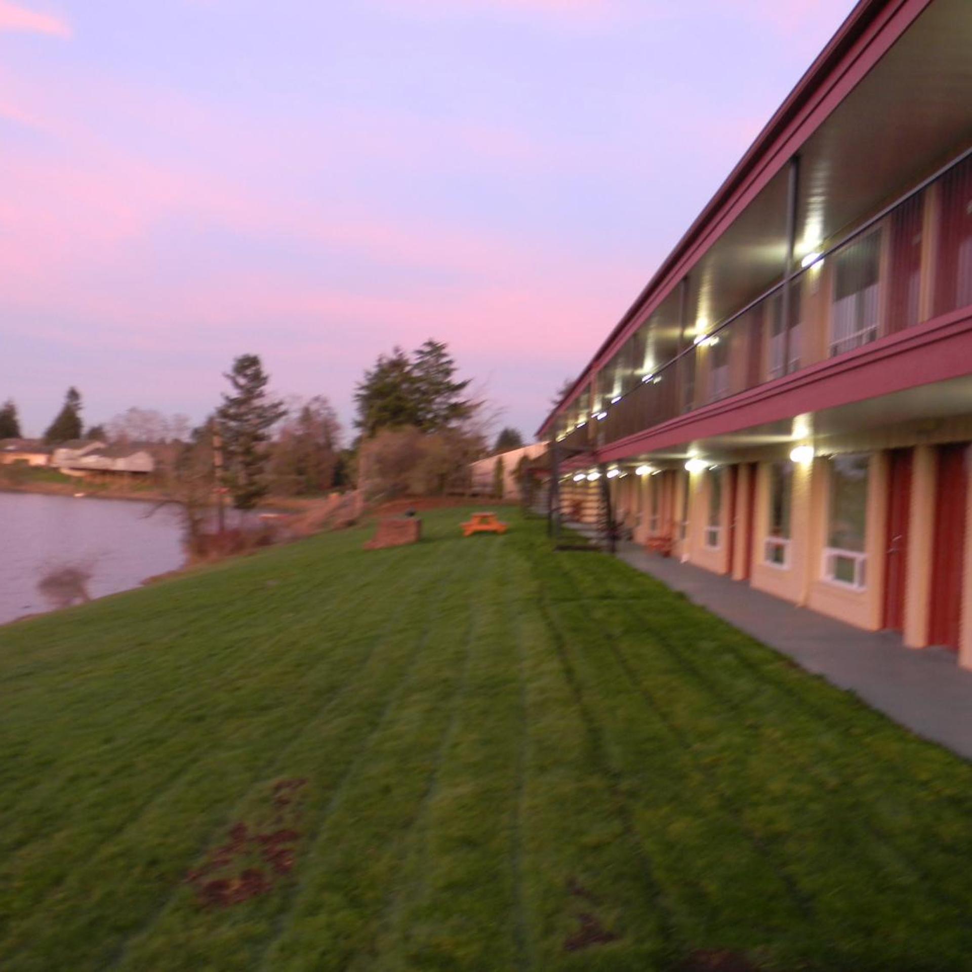 Lakeview Inn Centralia 27/28