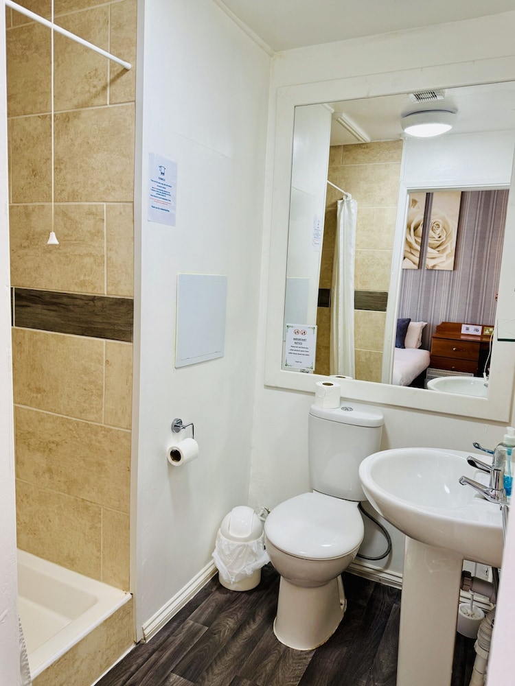 Carlton Court Hotel Eastbourne 44/49