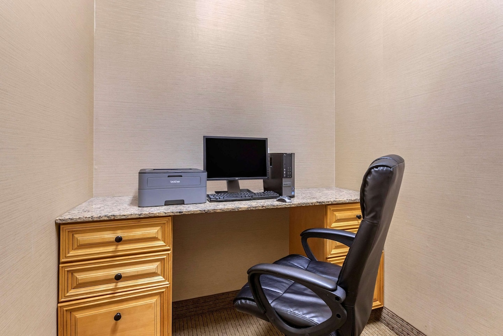 Comfort Inn & Suites Villa Rica, GA 38/47