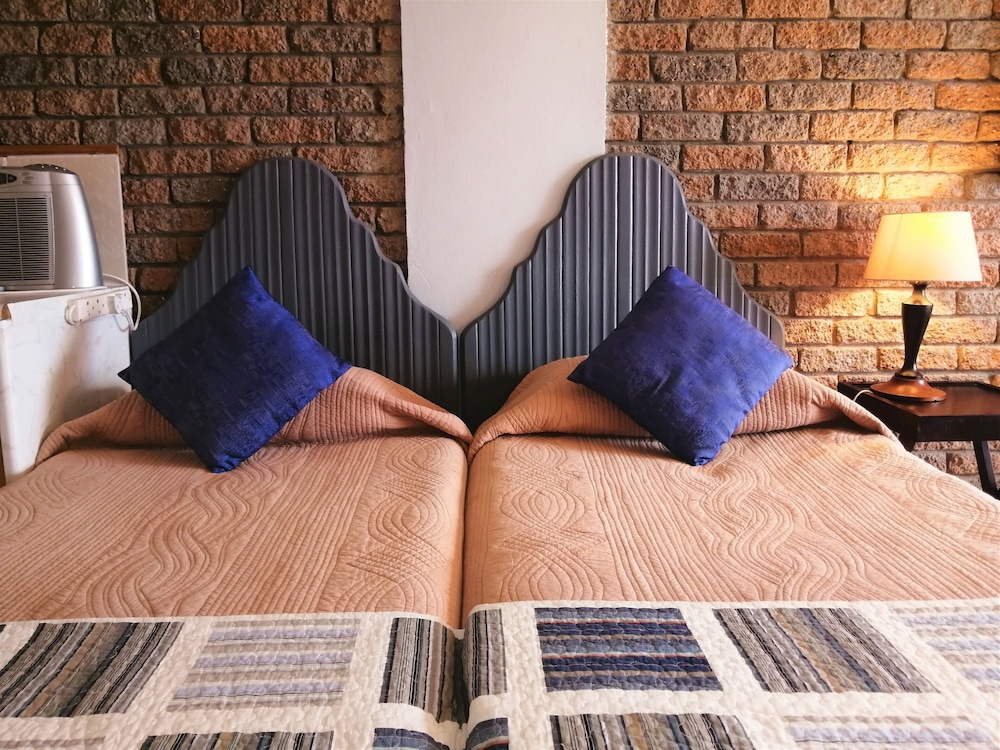 Amzee Bokmakierie Guest House 22/72