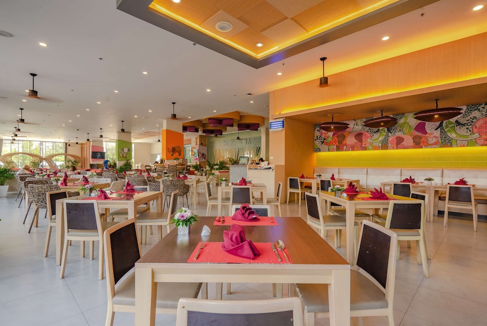Ramada By Wyndham Phuket Deevana 48/70