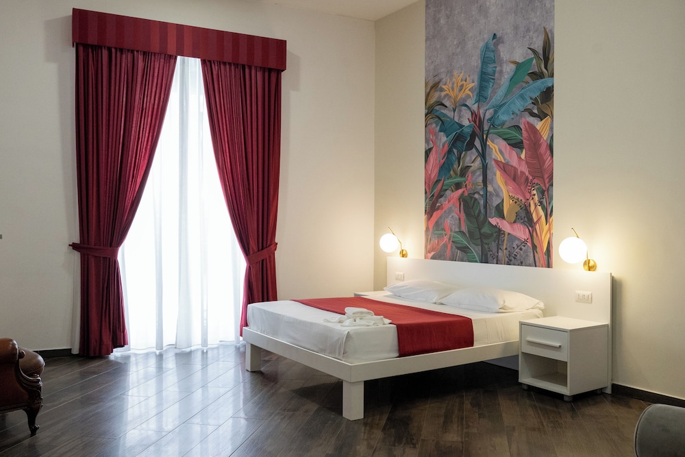 ROOM, QUADRUPLE