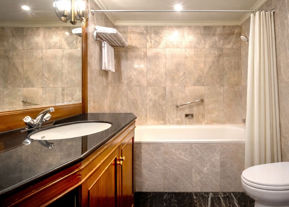 Rembrandt Residences Bangkok (Sukhumvit Soi 20) 80/83