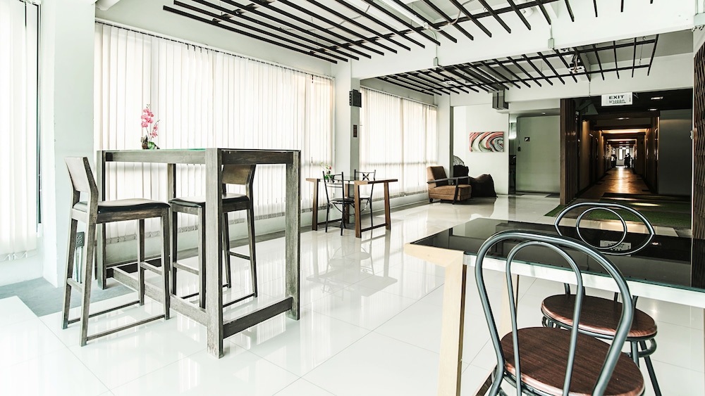 B2 Green Boutique & Budget Hotel 54/62