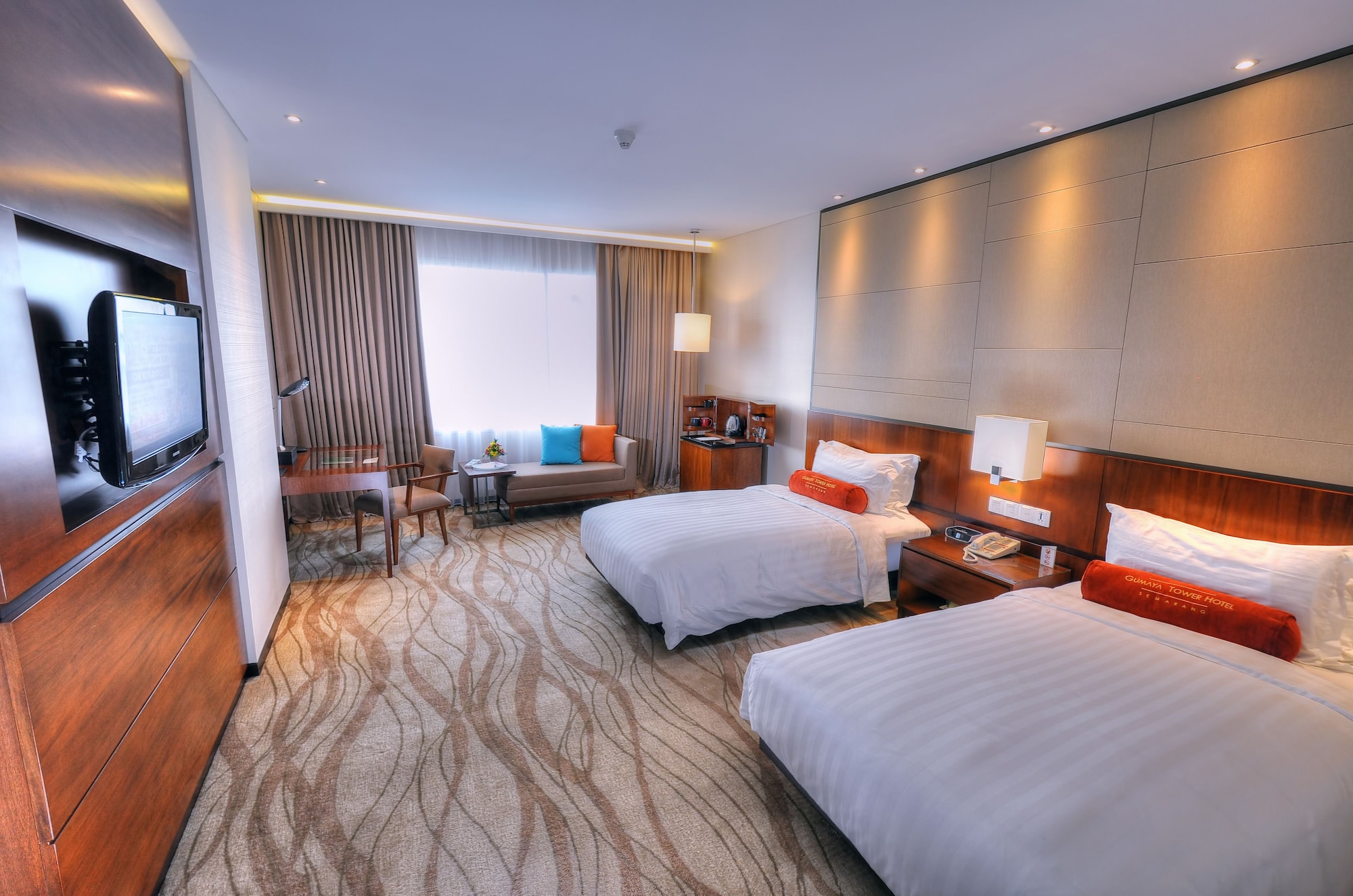 New Deluxe, Twin Beds