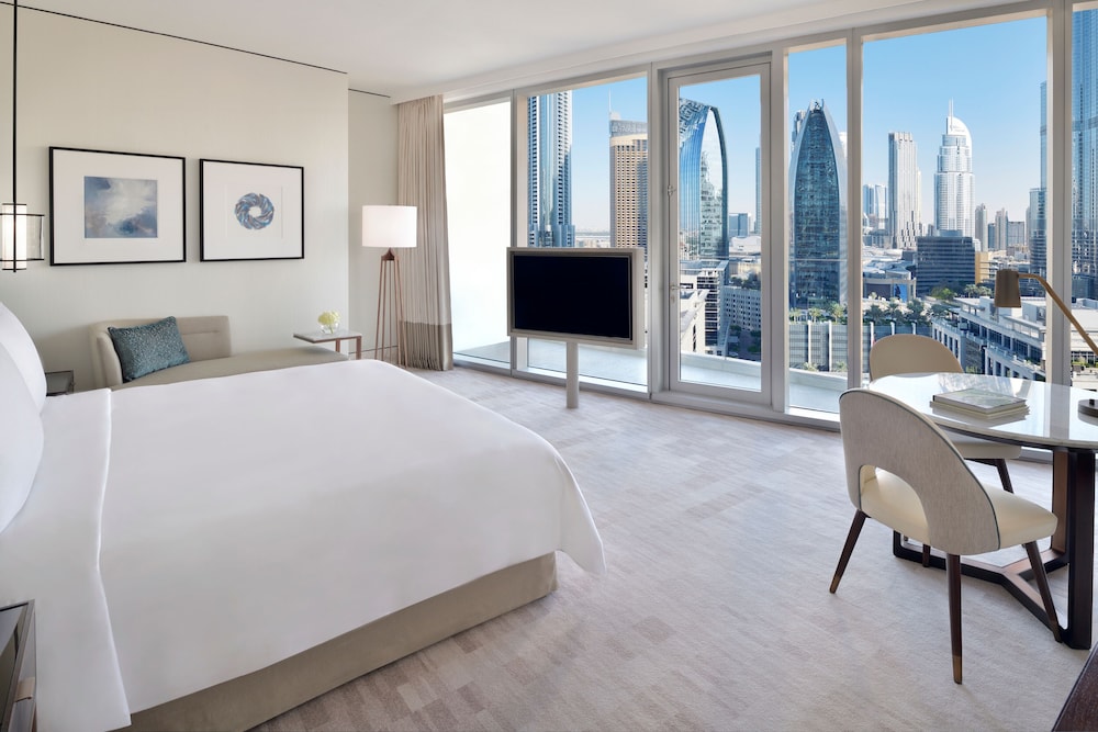 Premier, King Bed, Burj Khalifa View, Infinity Pool Access